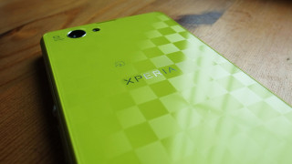 ラスタバナナのXperia Z1f用デザインフィルムがお洒落でいい感じです