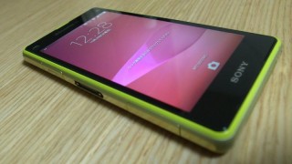 Xperia Z1fのガラスフィルムをon-device製の安いやつに変えた