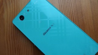 Xperia Z3 Compactの背面をオシャレに保護するラスタバナナのデザインフィルム ラインチェック