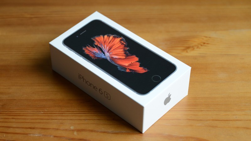 docomoのiPhone 6s （64GB Space Gray）をMNPで買った