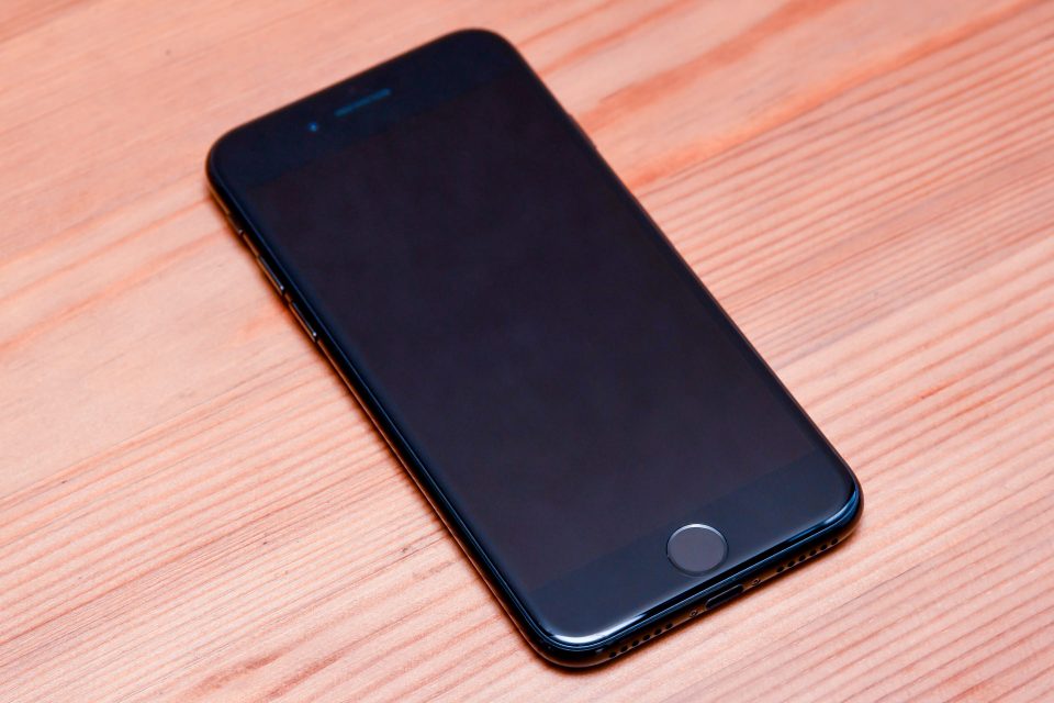 iPhone 7 ジェットブラック 外観 フォトレビュー_3