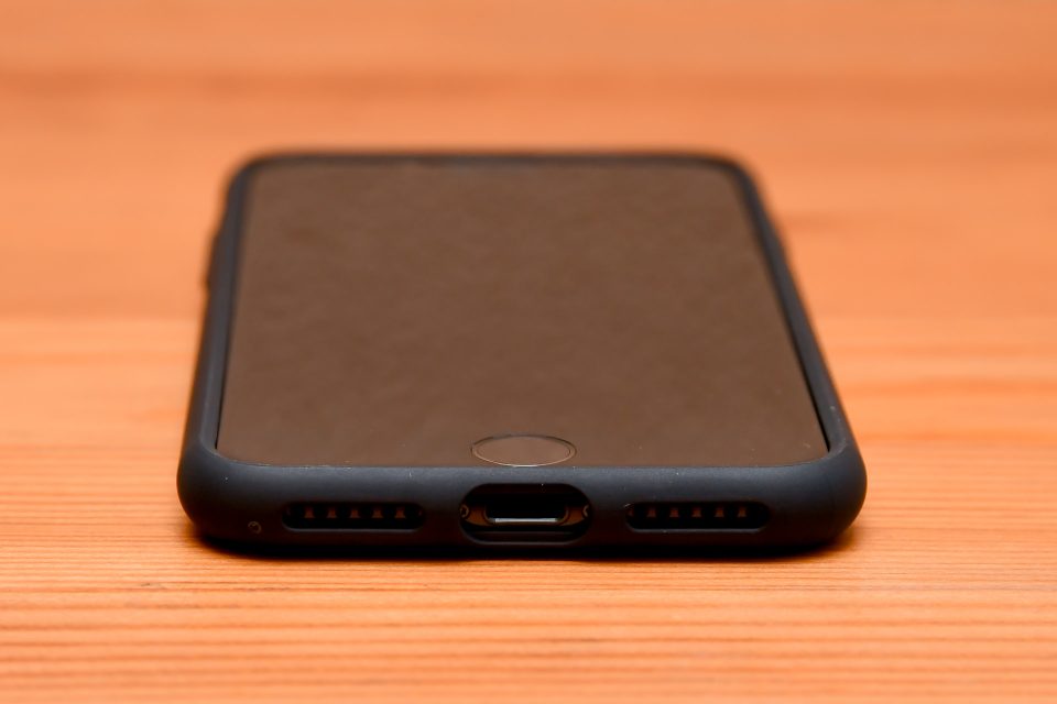 spigen-riquid-armor-iphone-7_10