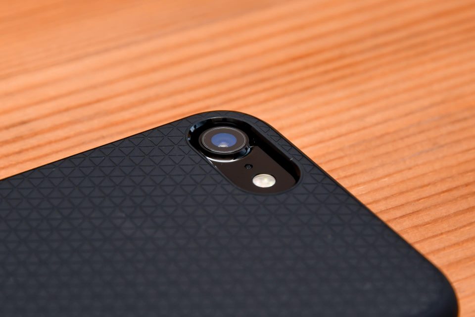 spigen-riquid-armor-iphone-7_7