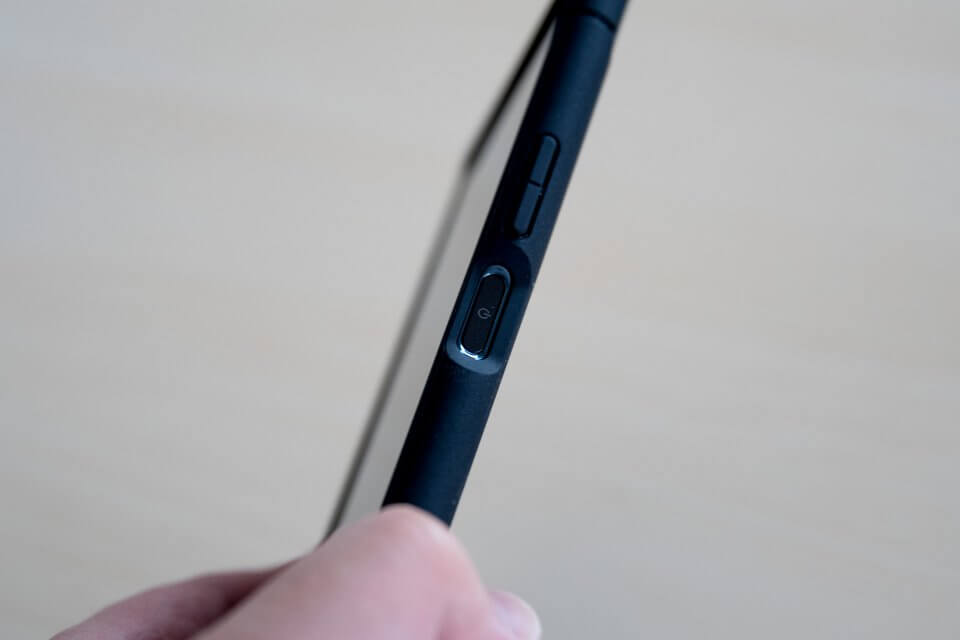 Spigen ラギッド・アーマー Xperia XZ Premium ケース