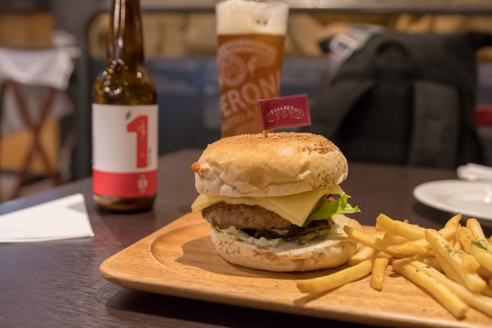 台湾 高雄 ハンバーガー クラフトビール