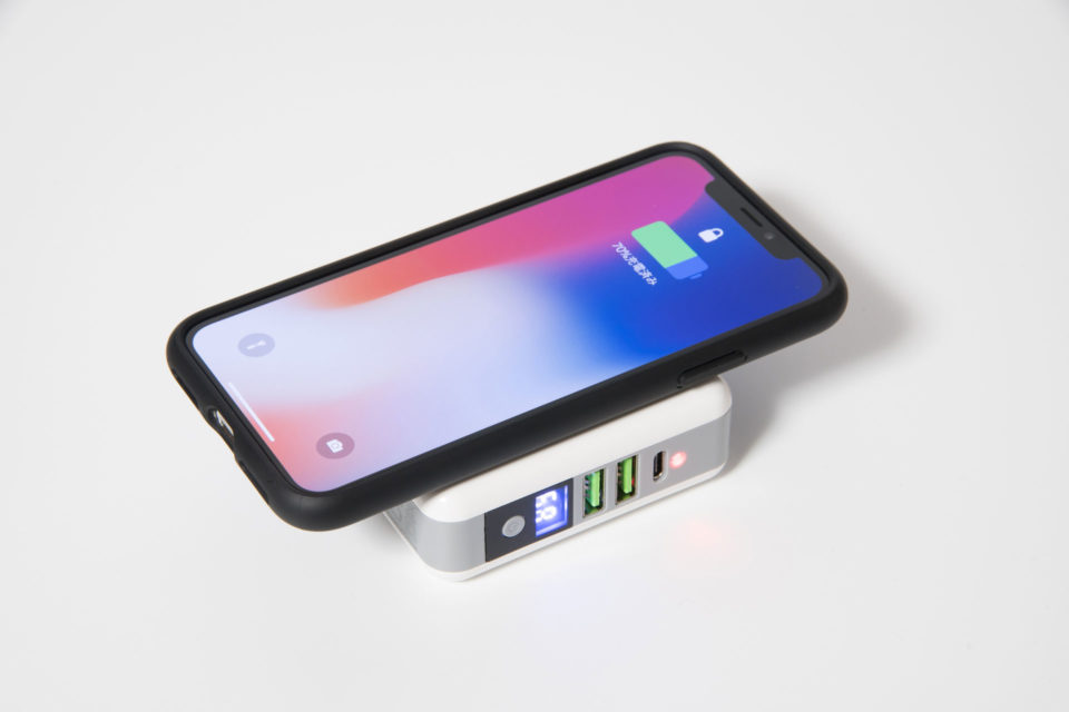 モバイルバッテリー qi ワイヤレス充電器でiPhone Xを無線充電