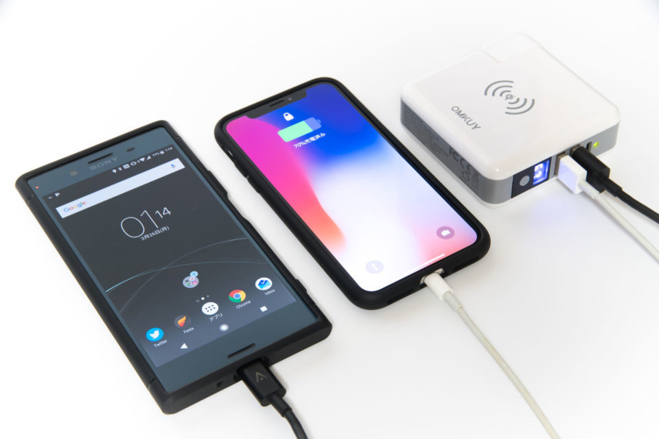モバイルバッテリー qi ワイヤレス充電器でiPhone XとXperia XZ Premiumを充電