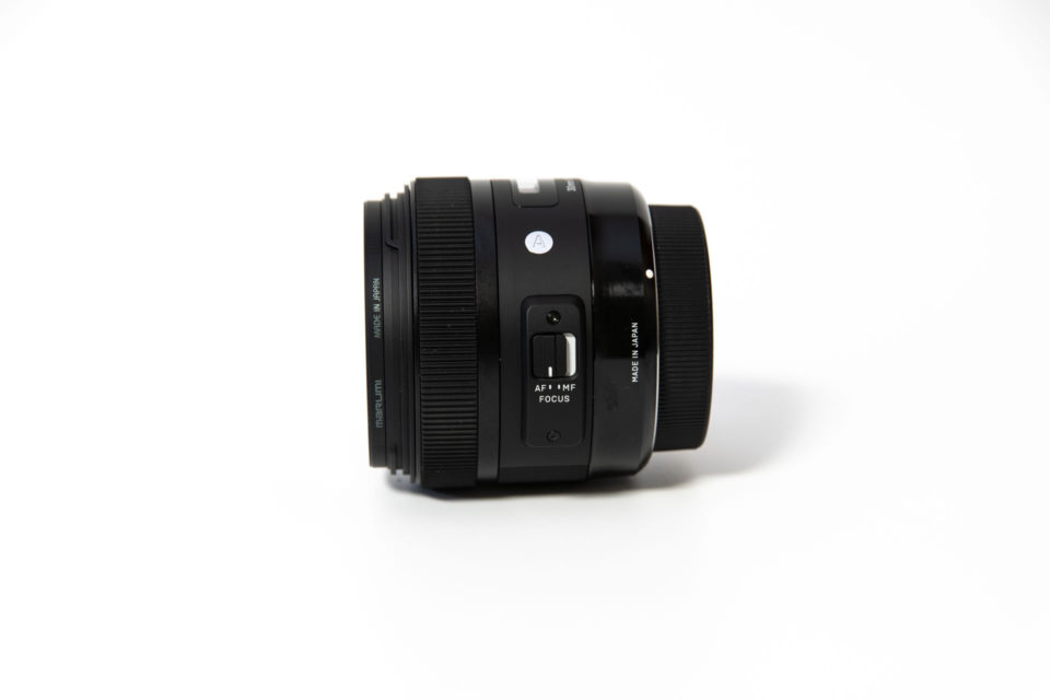 SIGMA 30mm F1.4 DC HSM Art 横から