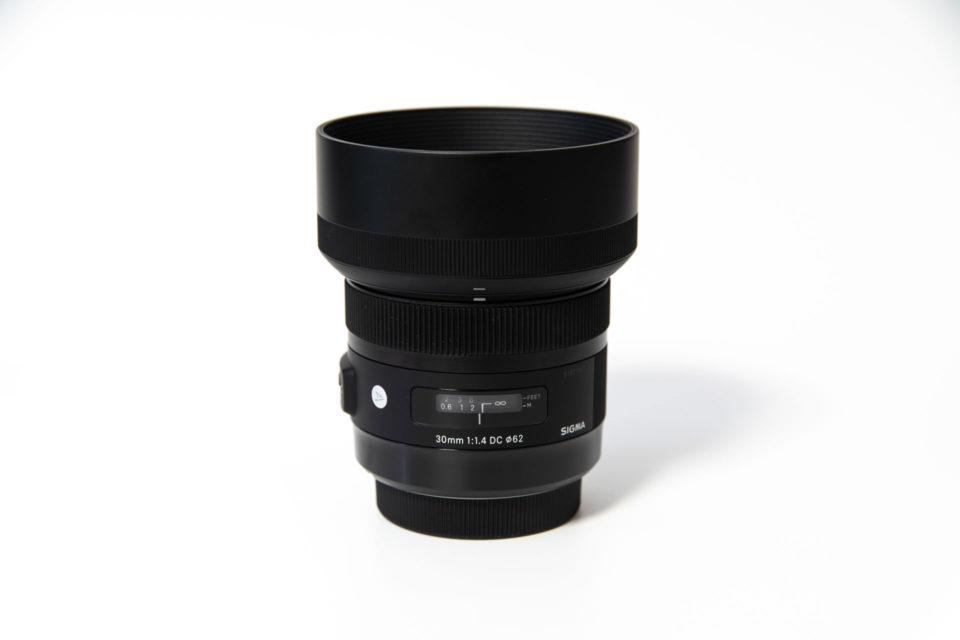 SIGMA 30mm F1.4 DC HSM Art レンズフード装着時
