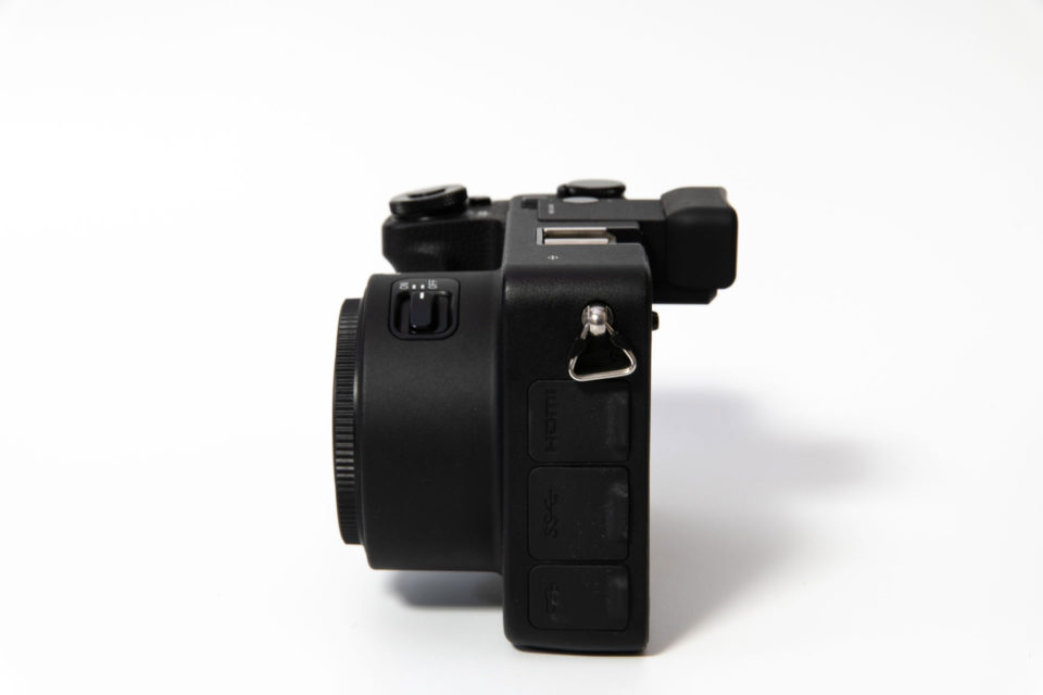 SIGMA sd Quattro 左側