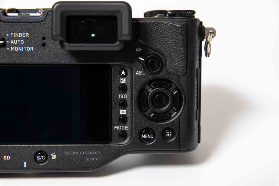 SIGMA sd Quattro 背面の操作系