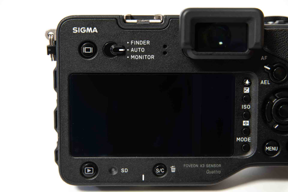 SIGMA sd Quattro 背面左側