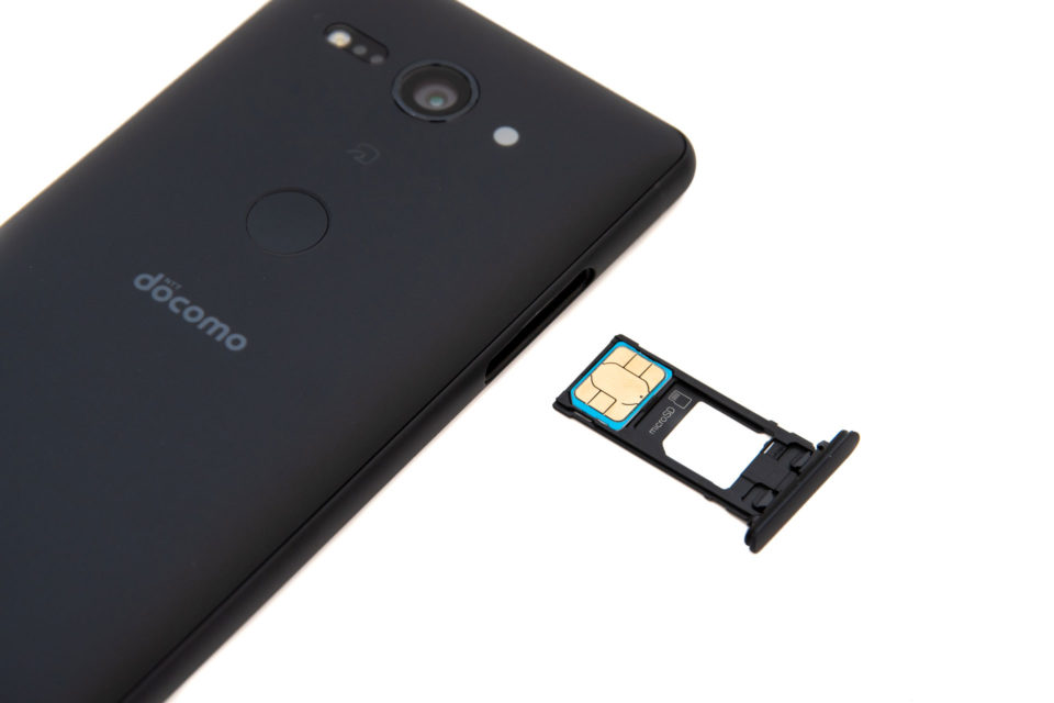 Xperia XZ2 Compact SO-05KのSIMトレイ