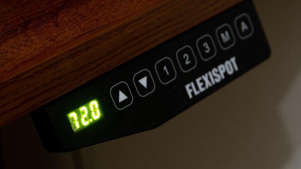 FLEXISPOTの電動昇降デスク「E3B」を導入したら肩こりと腰痛が減った