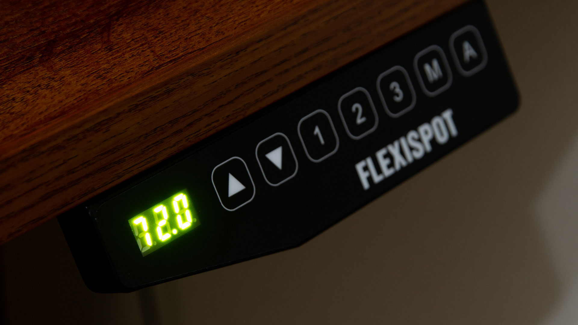 FLEXISPOTの電動昇降デスク「E3B」を導入したら肩こりと腰痛が減った