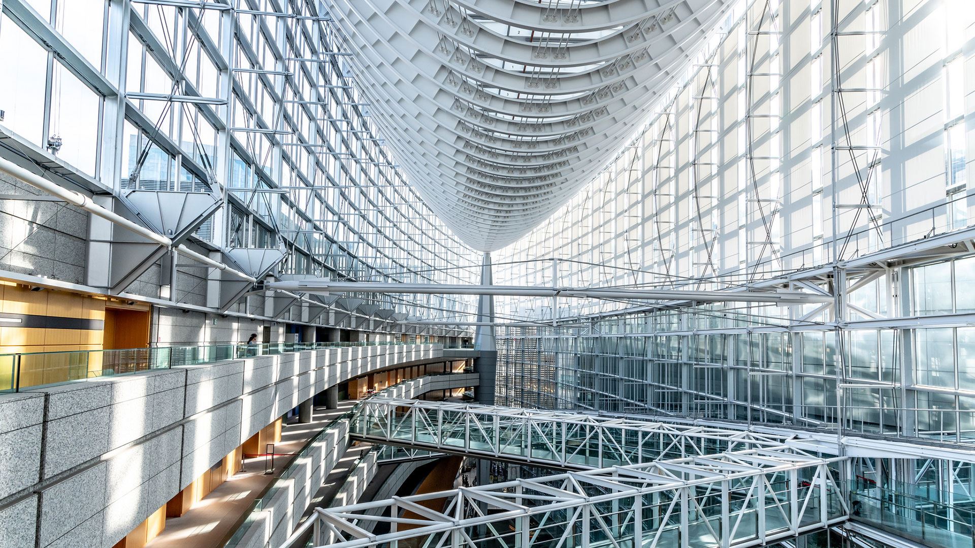 D850とSIGMAのArtレンズで東京駅、皇居、国際フォーラムをお写ん歩
