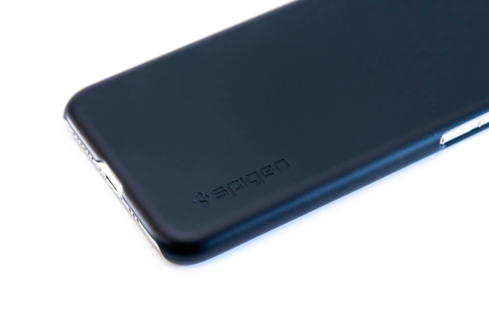 iPhone XS シン・フィット Spigenロゴ