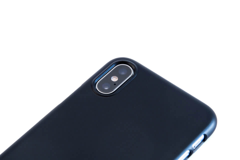 iPhone XS シン・フィット カメラ周り