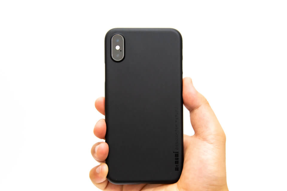 0.3mmと超薄型なmemumiのiPhone XS用ケース、着けた感じがしなくて気持ちいい
