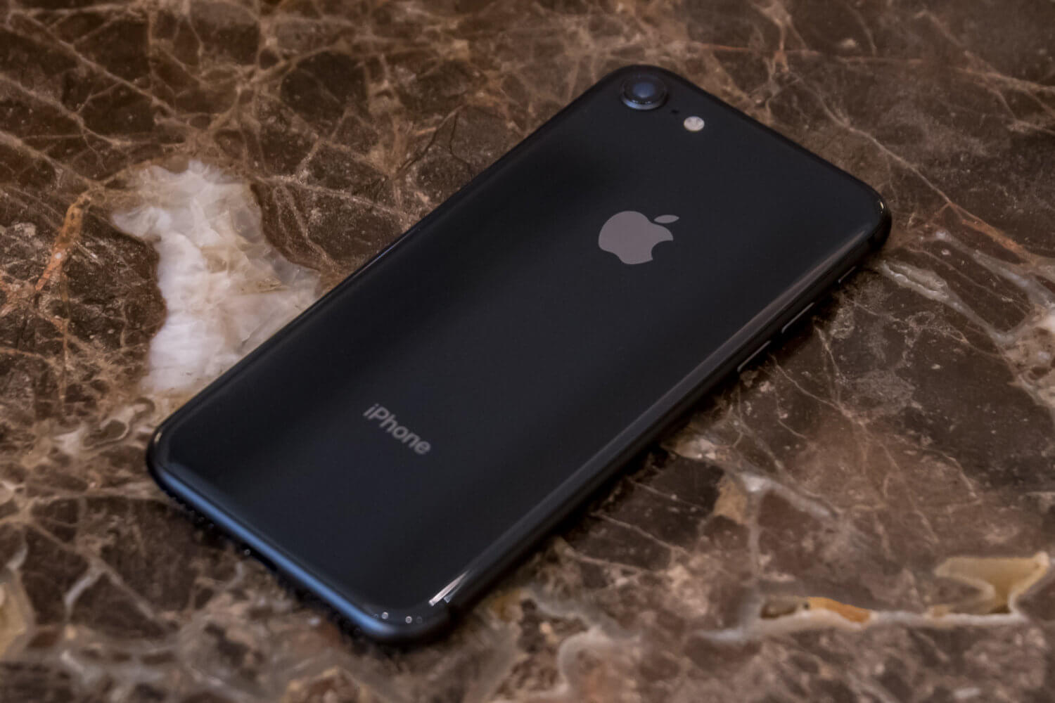 ドコモ iPhone 8