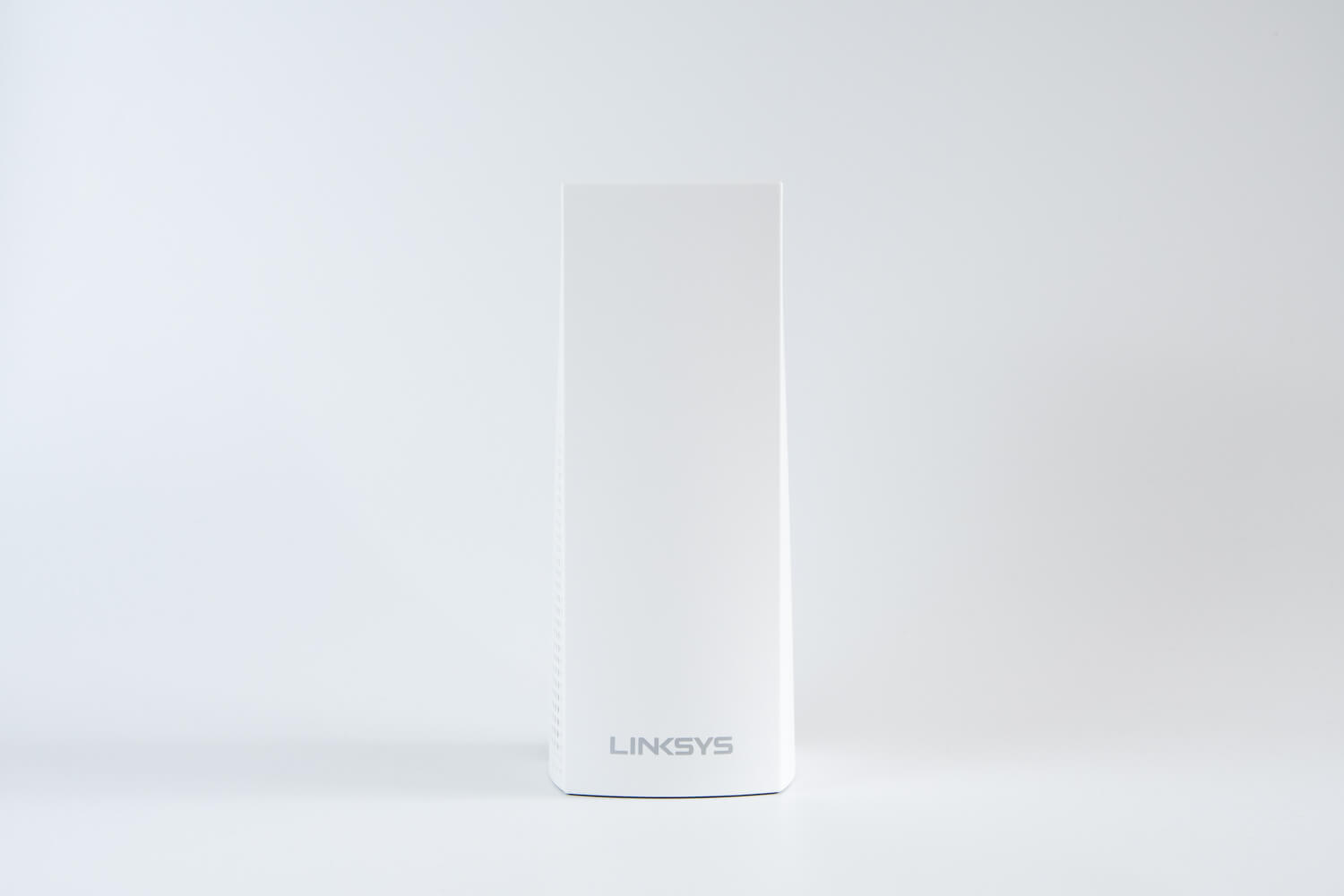 メッシュWi-Fiルーター「Velop」トライバンド 正面