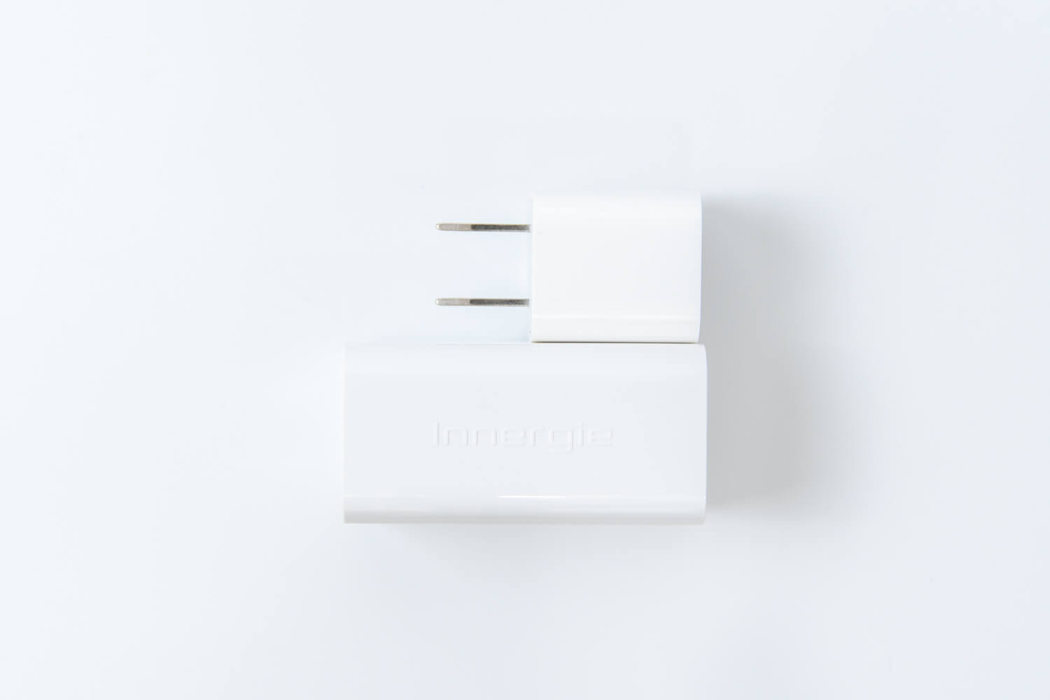 Innergie PowerGear 60C と iPhoneの充電器を比較