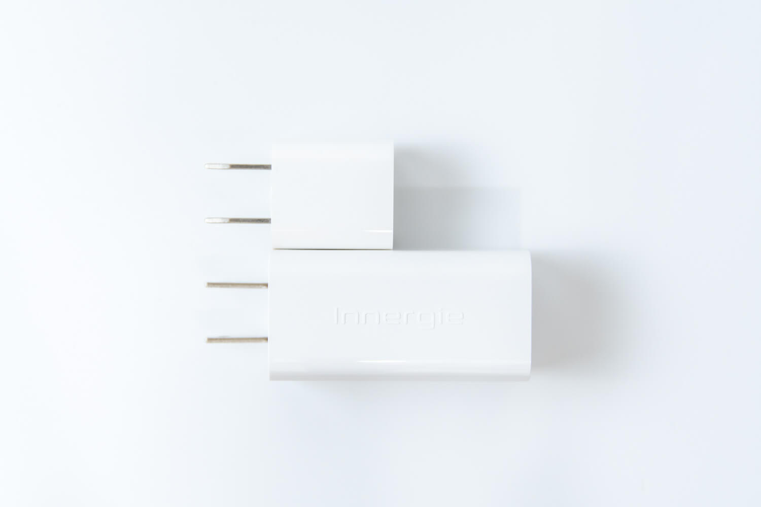 Innergie PowerGear 60C と iPhoneの充電器を比較