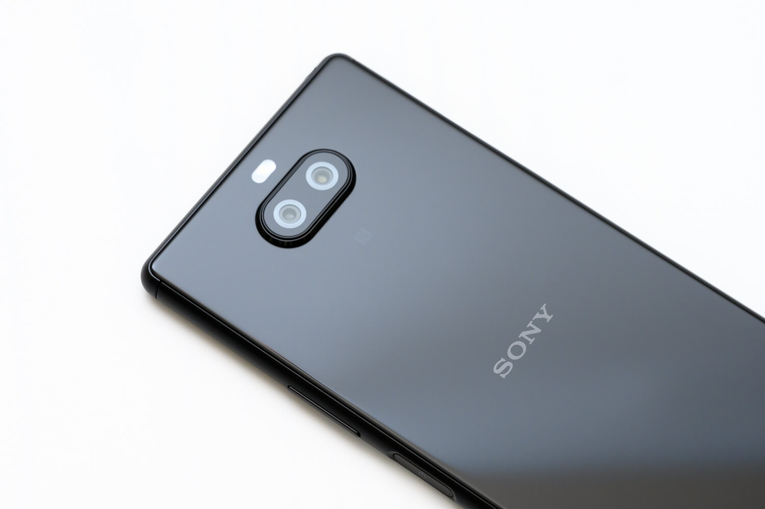 ワイモバイル初のXperia「Xperia 8」を買ったので開封&外観レビュー