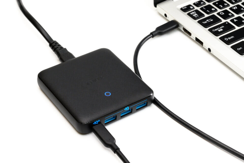 Anker PowerPort Atom III Slim (Four Ports）でノートPCを充電