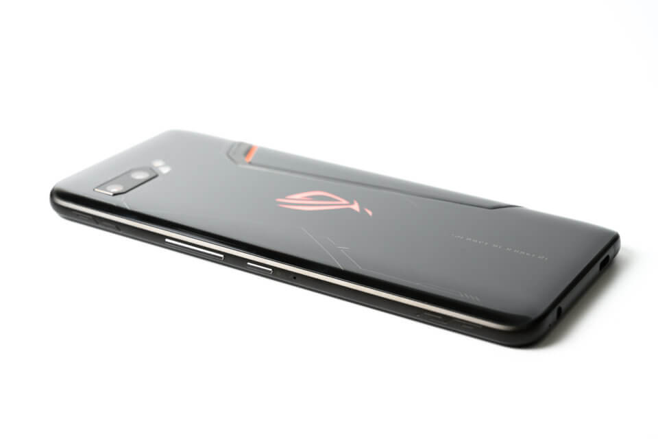 ROG Phone II サイドにボリュームボタンと電源ボタン