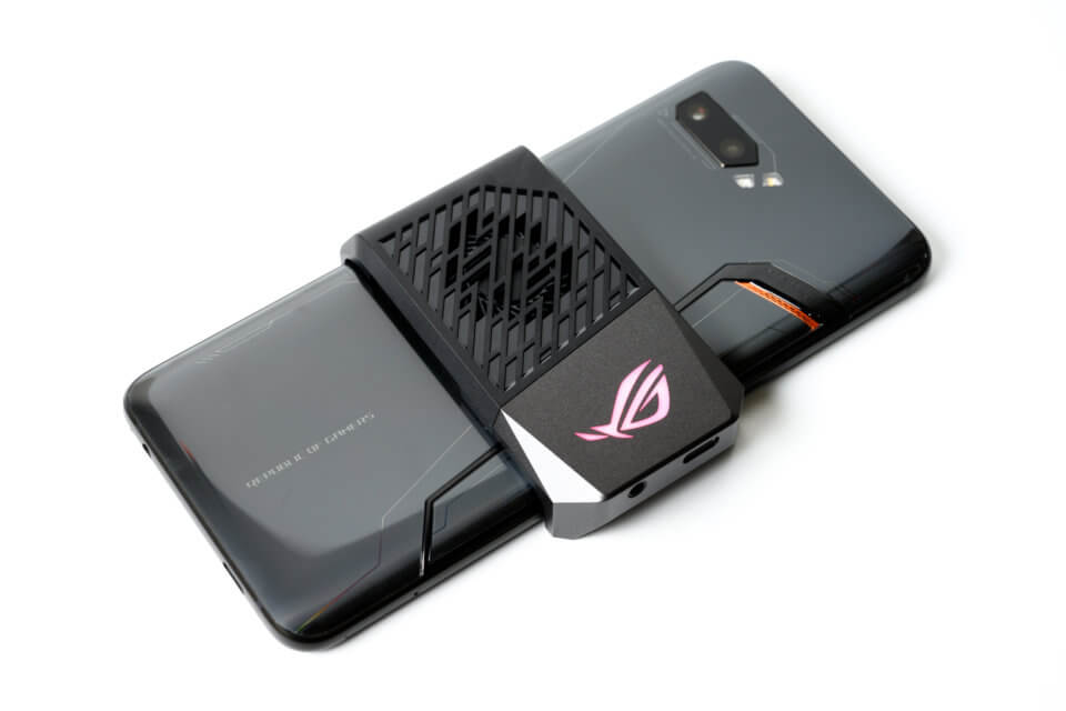 ROG Phone II のファン冷却システムAeroActive Cooler II