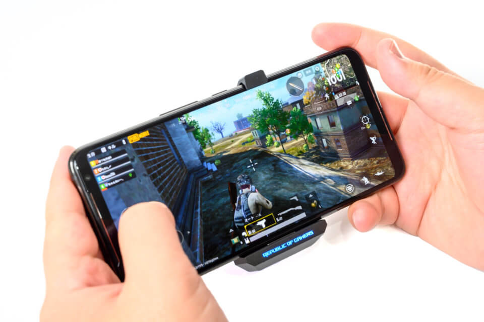 ROG Phone II でゲームをプレイ