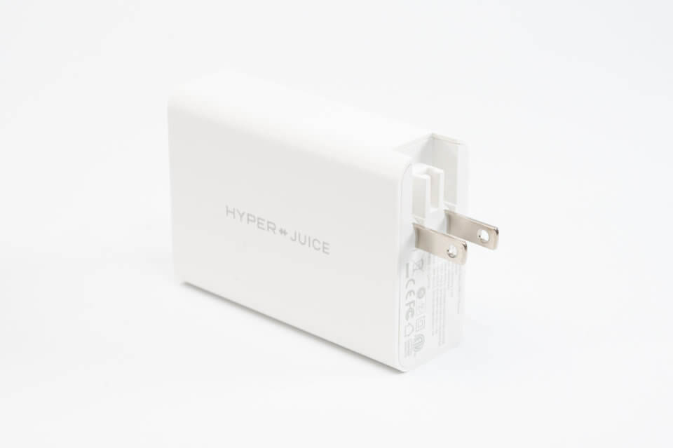 HyperJuice USB充電器のプラグは折りたたみ式