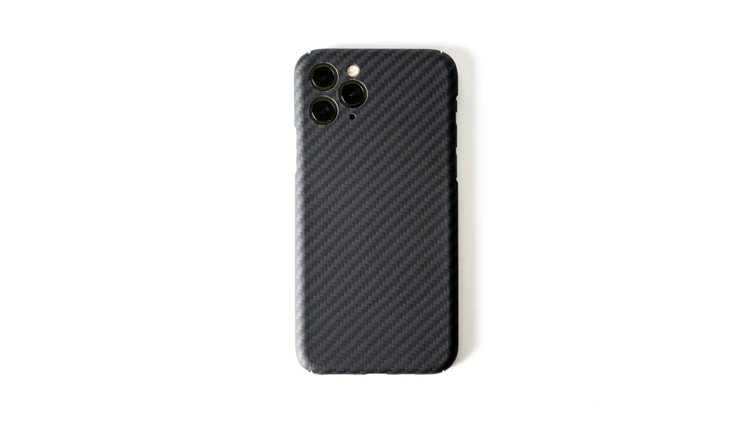 アラミド繊維採用で薄さ0.7mm重さ10gのiPhone 11 Pro用ケース「Ultra Slim & Light Case DURO」レビュー