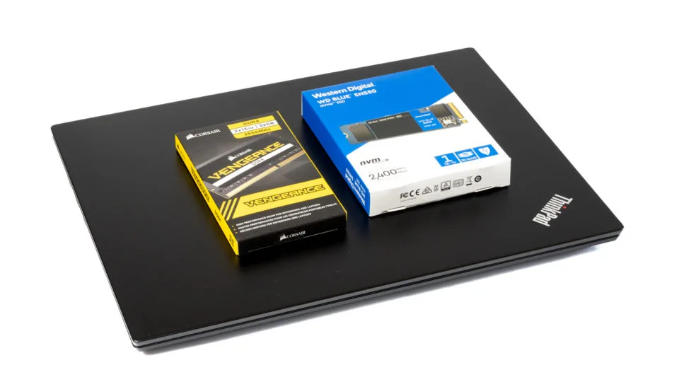 ThinkPad E495を分解してメモリの増設とM.2 SSDの換装をした