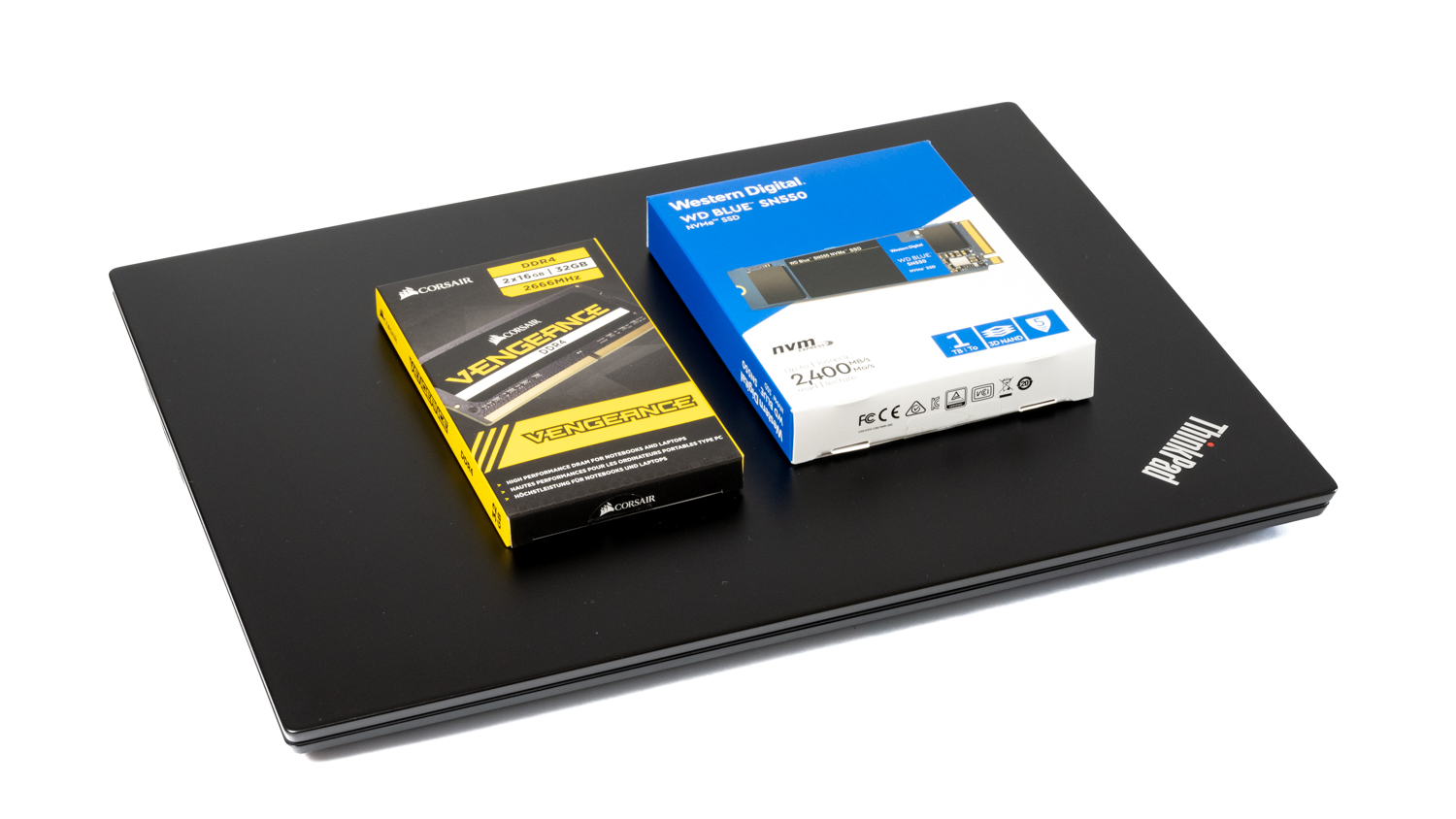 ThinkPad E495を分解してメモリの増設とM.2 SSDの換装をした
