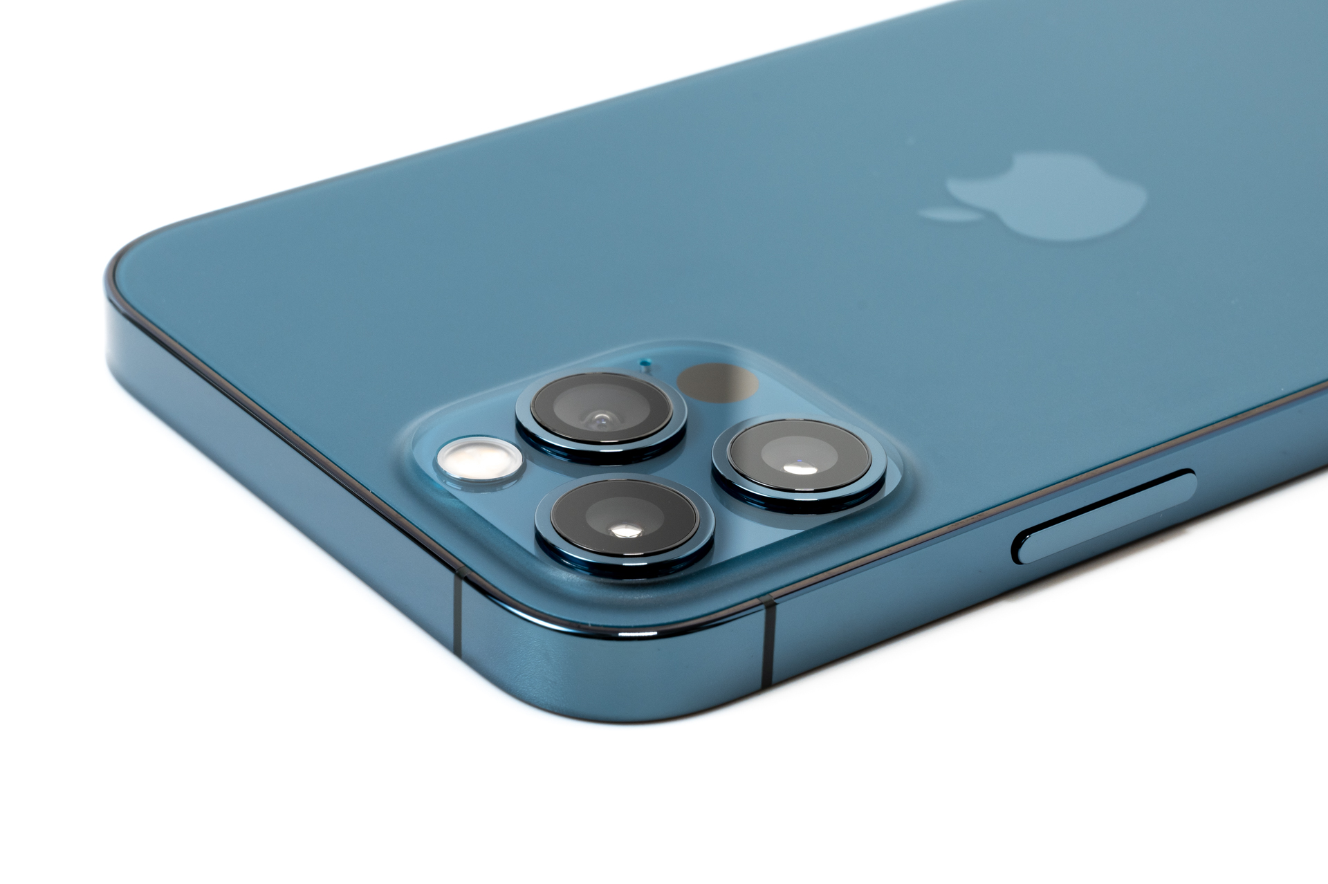 iPhone 12 Pro パシフィックブルー のカメラ部分