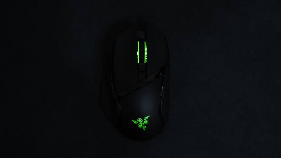 Razer Basilisk Ultimate レビュー。11ボタンで多機能なワイヤレスゲーミングマウス
