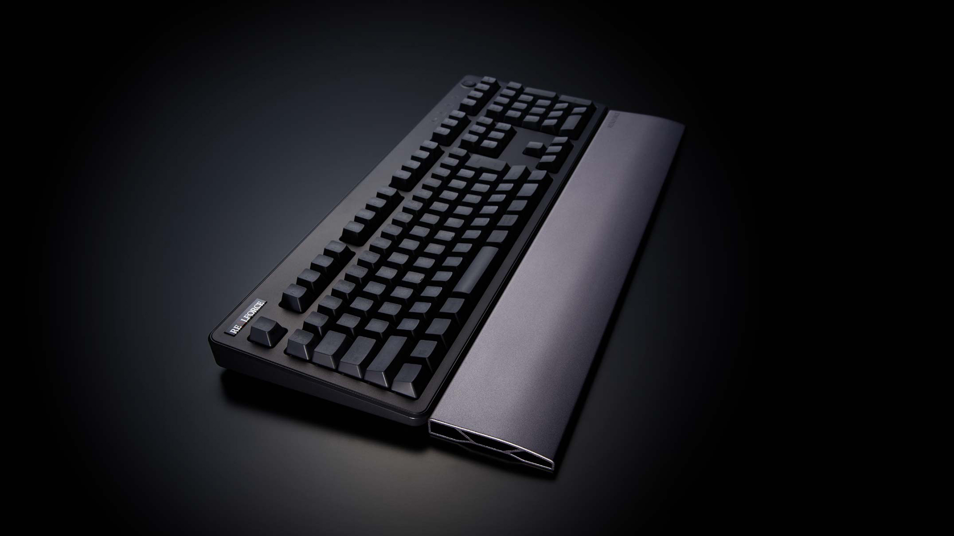東プレ、REALFORCEブランドの「アルミ リストレスト」を発売