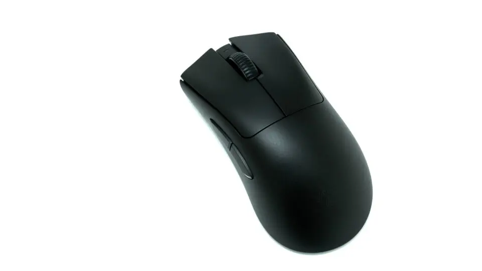 Razer DeathAdder V3 Pro レビュー：約64gの軽量エルゴノミクスゲーミングマウス
