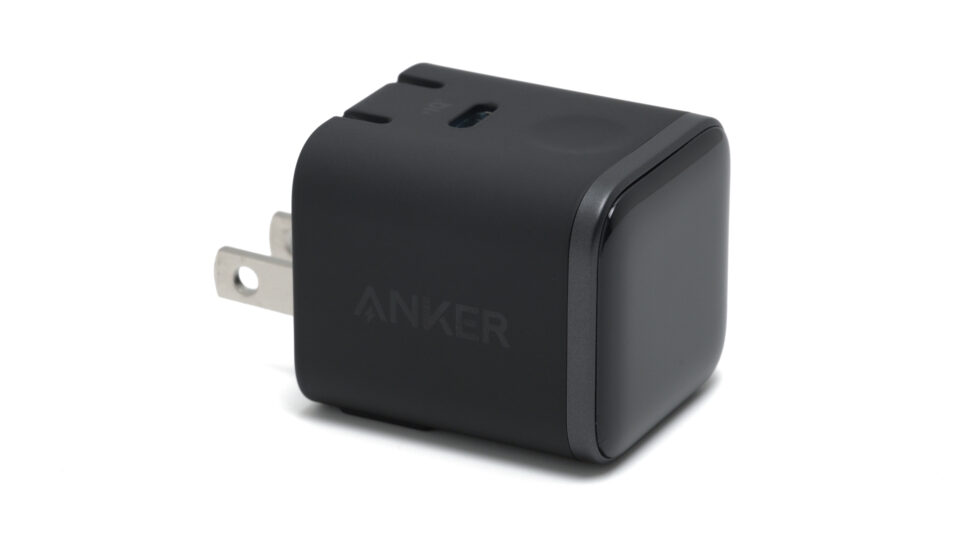 Anker Nano Charger (45W, Display, スイングプラグ) レビュー：コンセントの向きに悩まない、遊び心のある画面付き充電器