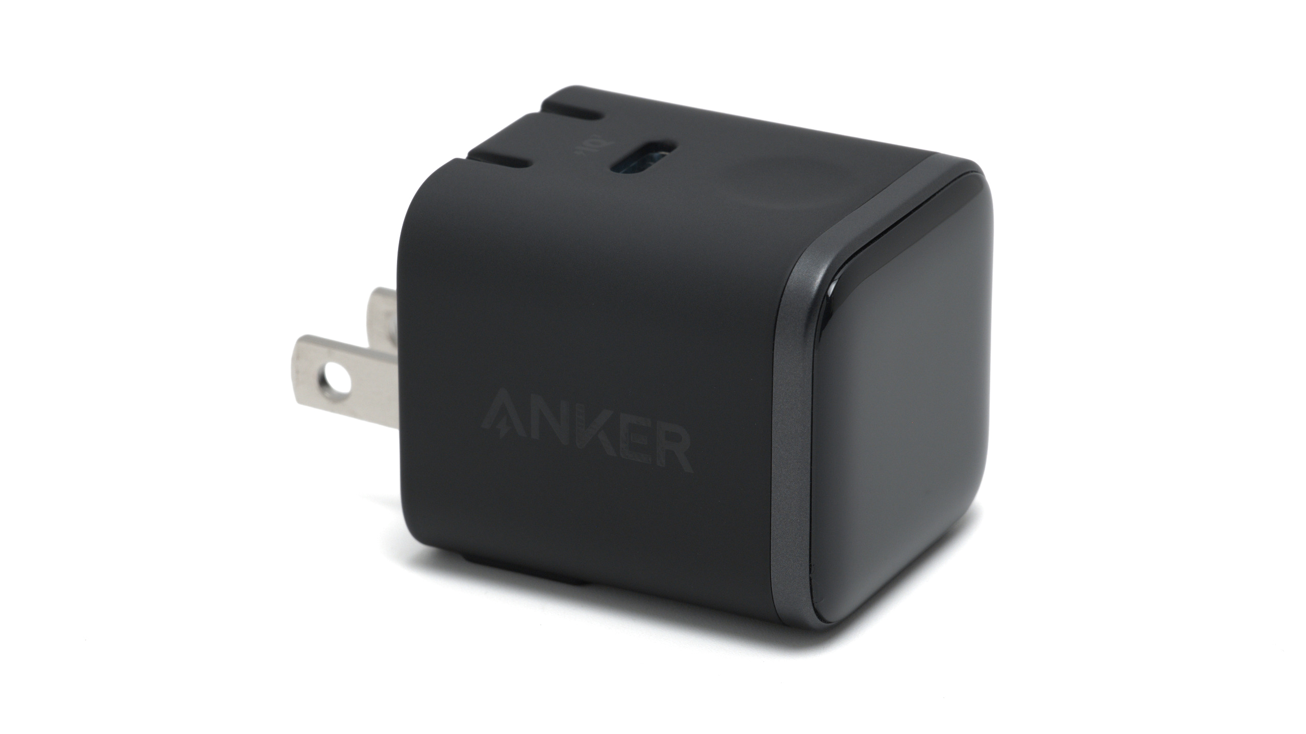 Anker Nano Charger (45W, Display, スイングプラグ) レビュー：コンセントの向きに悩まない、遊び心のある画面付き充電器